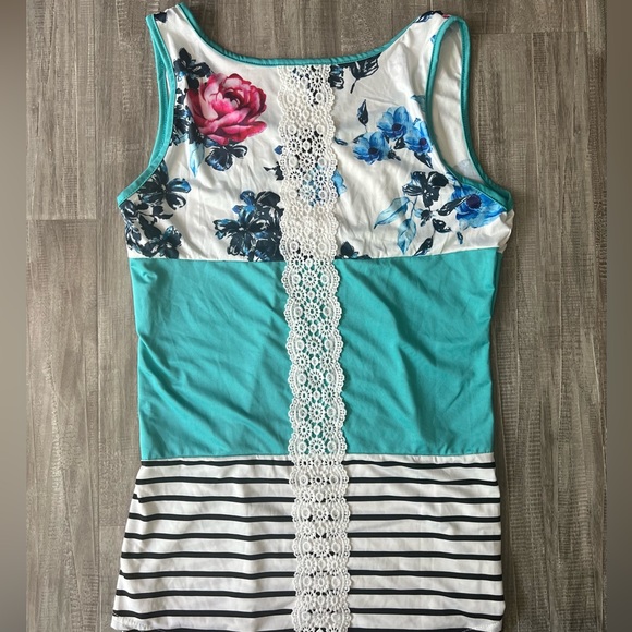 Floral/striped sleeveless tank top - Picture 1 of 2